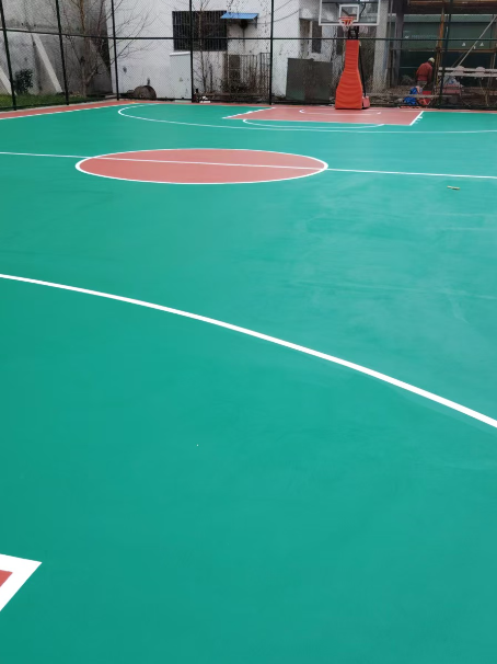 耿马 球场长期使用易出现地面开裂